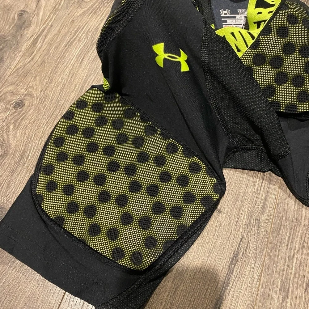 Under Armour Football padded girdle size Youth medium gameday EUC black green UA